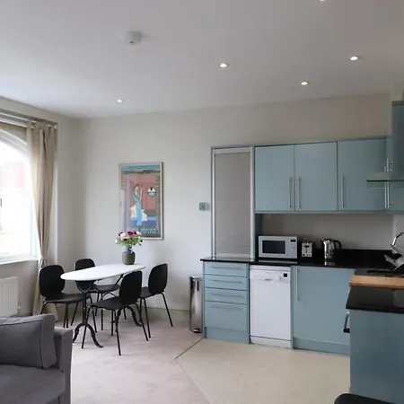Stylish Light-Filled 1 Bedroom Flat In Hammersmith Londen Buitenkant foto