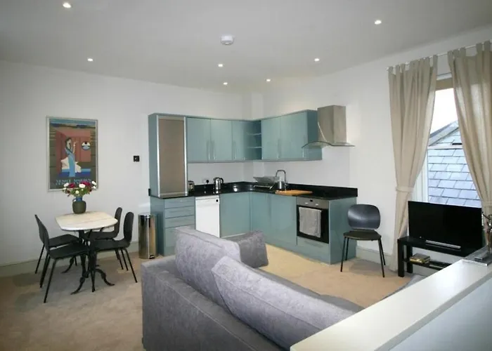 Stylish Light-Filled 1 Bedroom Flat In Hammersmith