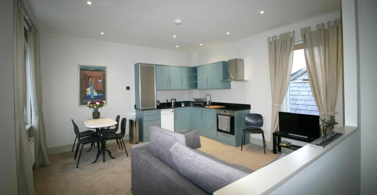 Stylish Light-filled 1 Bedroom Flat In Hammersmith Appartamento